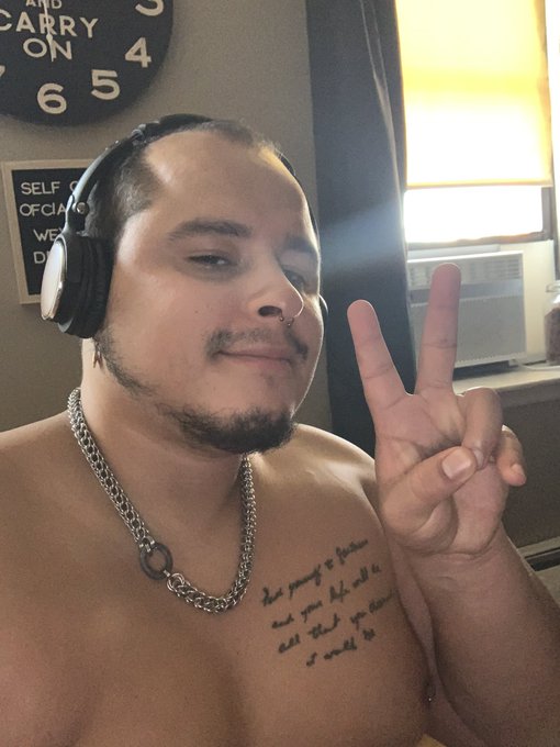 Me pretending i can post casually on social media even though every single one of my posts has an underlying<a href="/tag/bearmilk"class="tags"><span>#bearmilk</span></a>