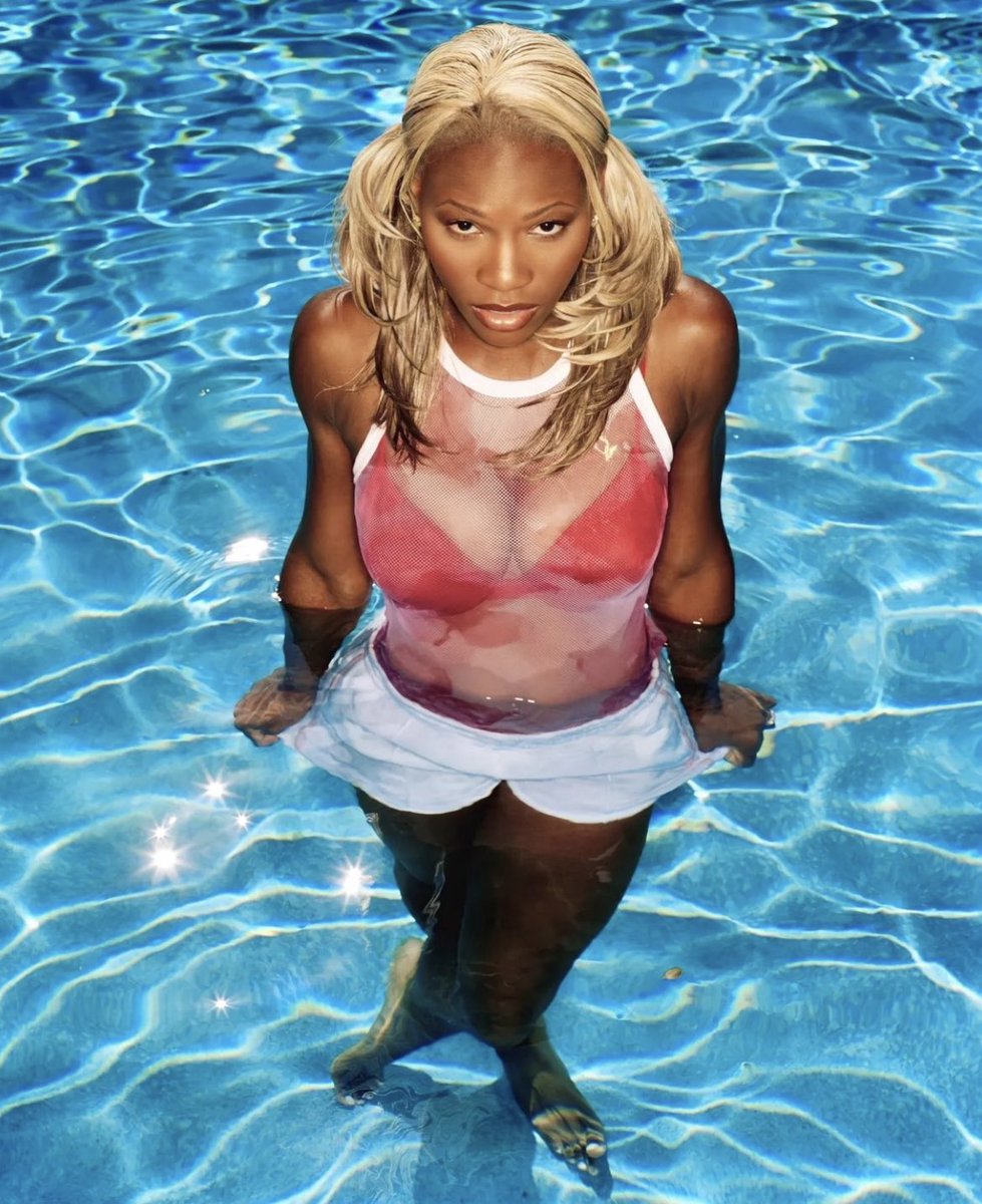 ArchivinCulture's tweet photo. Serena Williams for ESPN magazine 2002 ph by George Holz. https://t.co/ckmm1G3DrY
