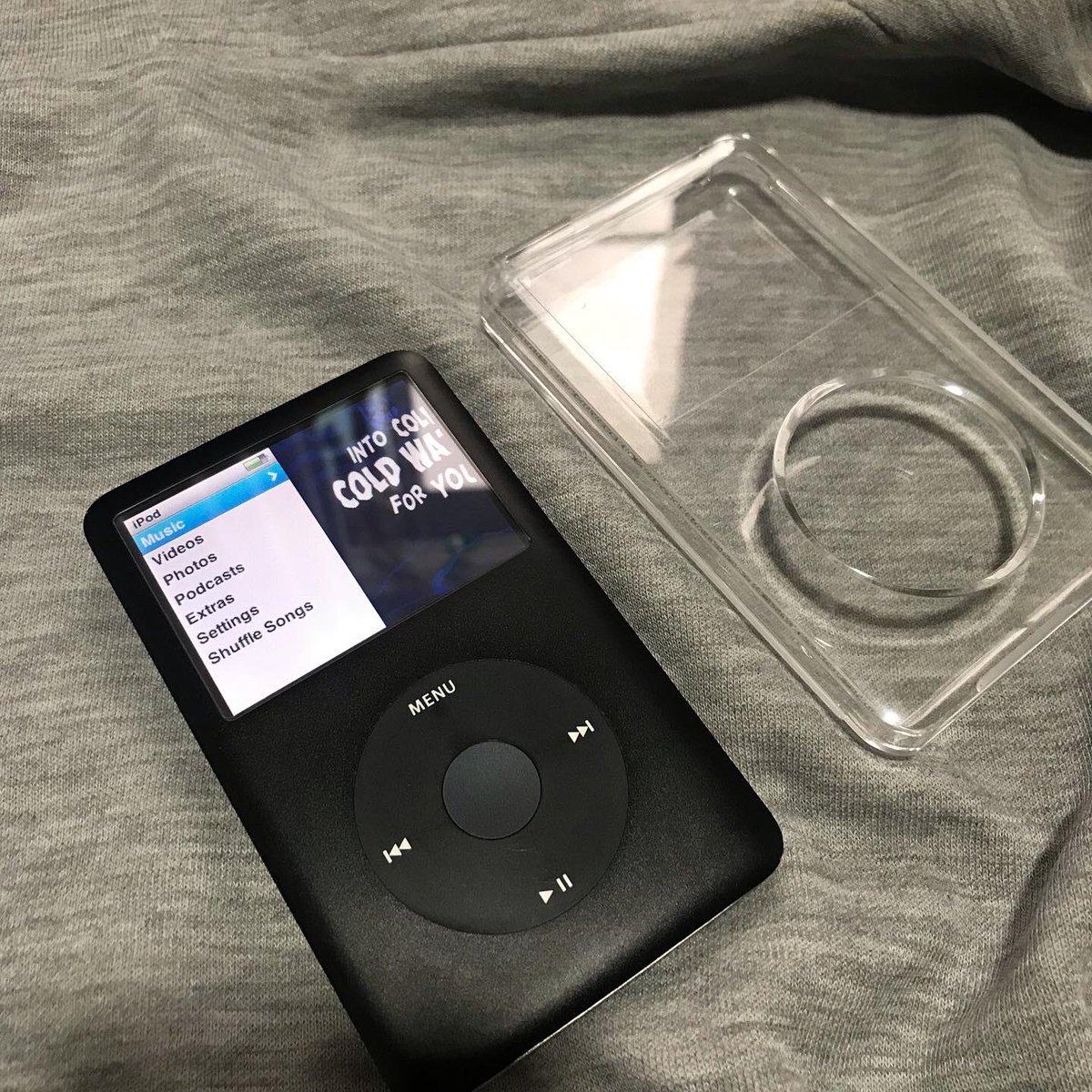 helloyoyeahh's tweet photo. iPod classic gen6(80gb)
🖤2750b.-(รวมส่ง)
ความจุ80gb
สภาพสวยมาก บอดี้ใหม่มาก
มีฟิล์มติดจอ
จอขาว ไม่มีดวง ไม่เป็นเส้น

#ไอพอด #ไอพอดคลาสสิค #ไอพอดคลาสสิคมือสอง #ไอพอดคลาสสิค6 #ipod #ipodvdo #ipodclassic6 #ipodclassic6thgen https://t.co/6cXBGTztV7