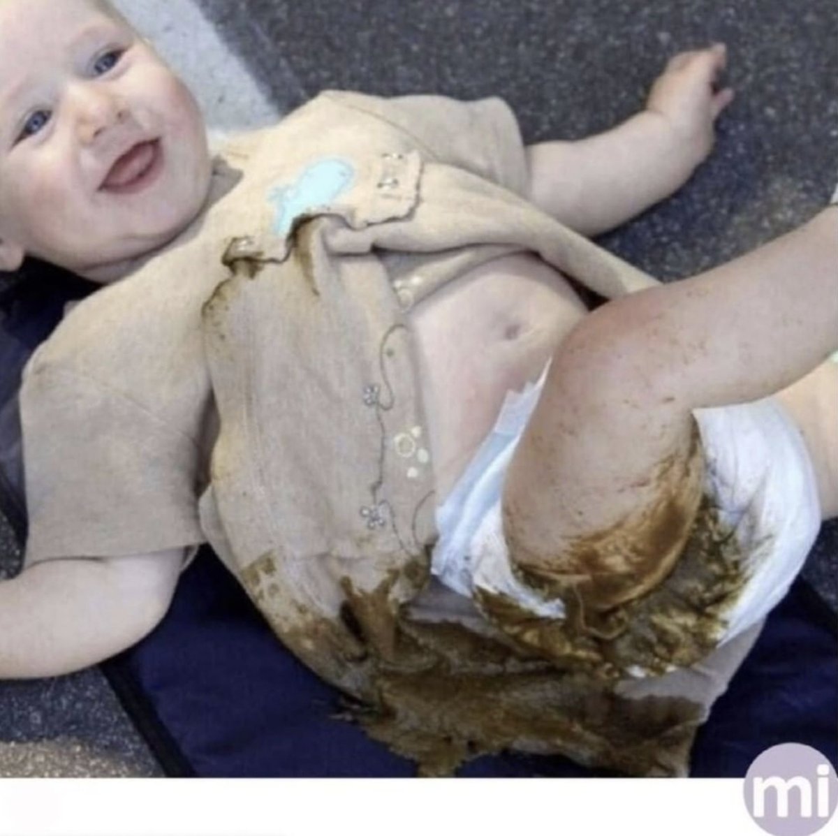 Etiqueta a tu pareja y si en un minuto no responde, deberá cambiar los pañales del fin de semana. 🤣🤣🤣 #FelizFinDeSemana