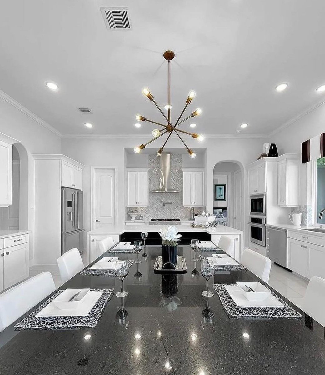 Design, quality, and pricing are our top priorities when creating your dream home. Visit vegasvalleyviews.com to make your dream become a reality. 🌟 
.
.
.
#luxuryhome #dreamhome #luxuryliving