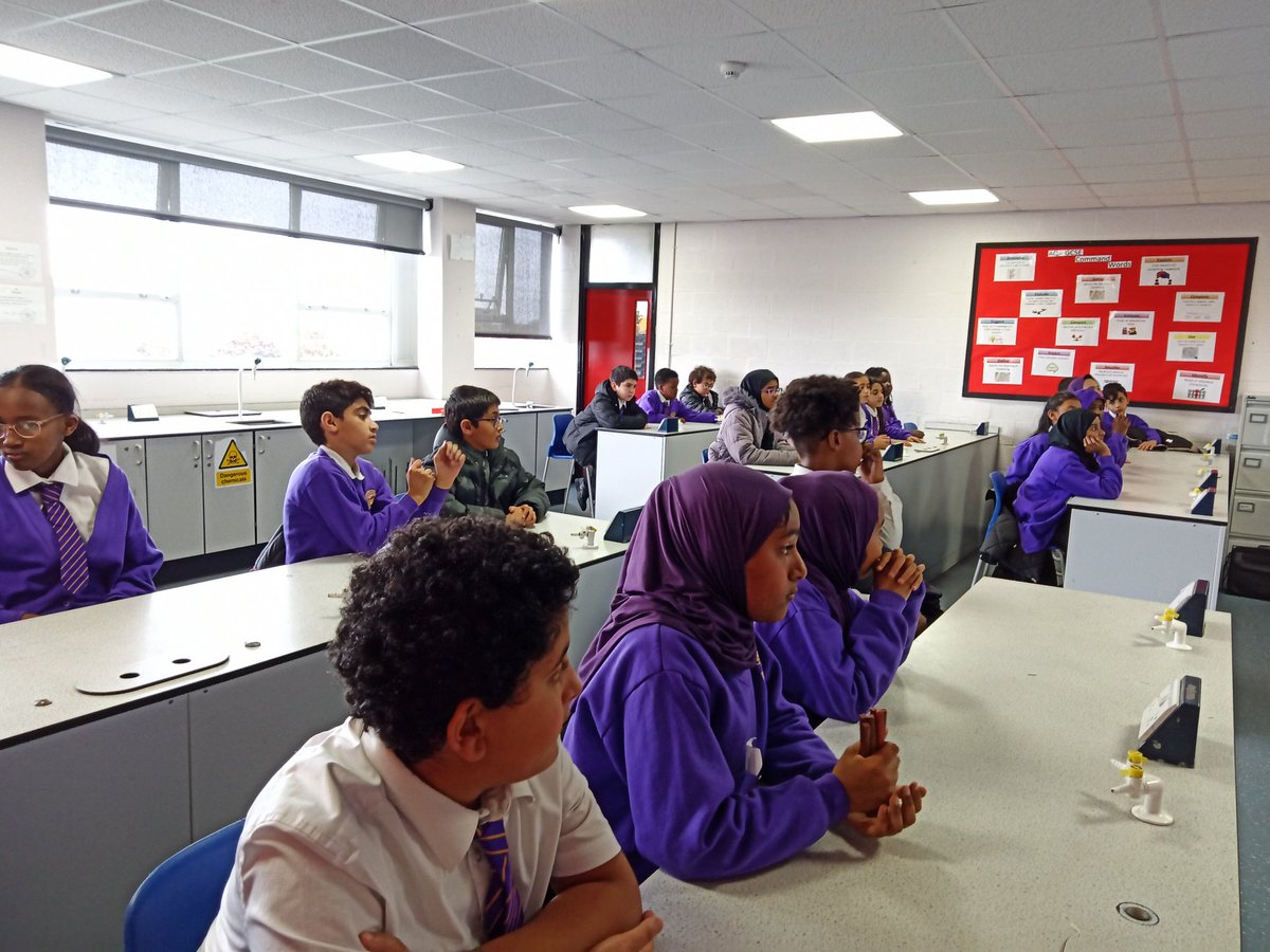KingsleyLpool's tweet photo. Trip to King Leadership Academy. Today we had a go at science and art. #KingsleySchoolTrip #KingsleyYear6 #Class6M https://t.co/VzIjU8xE1K