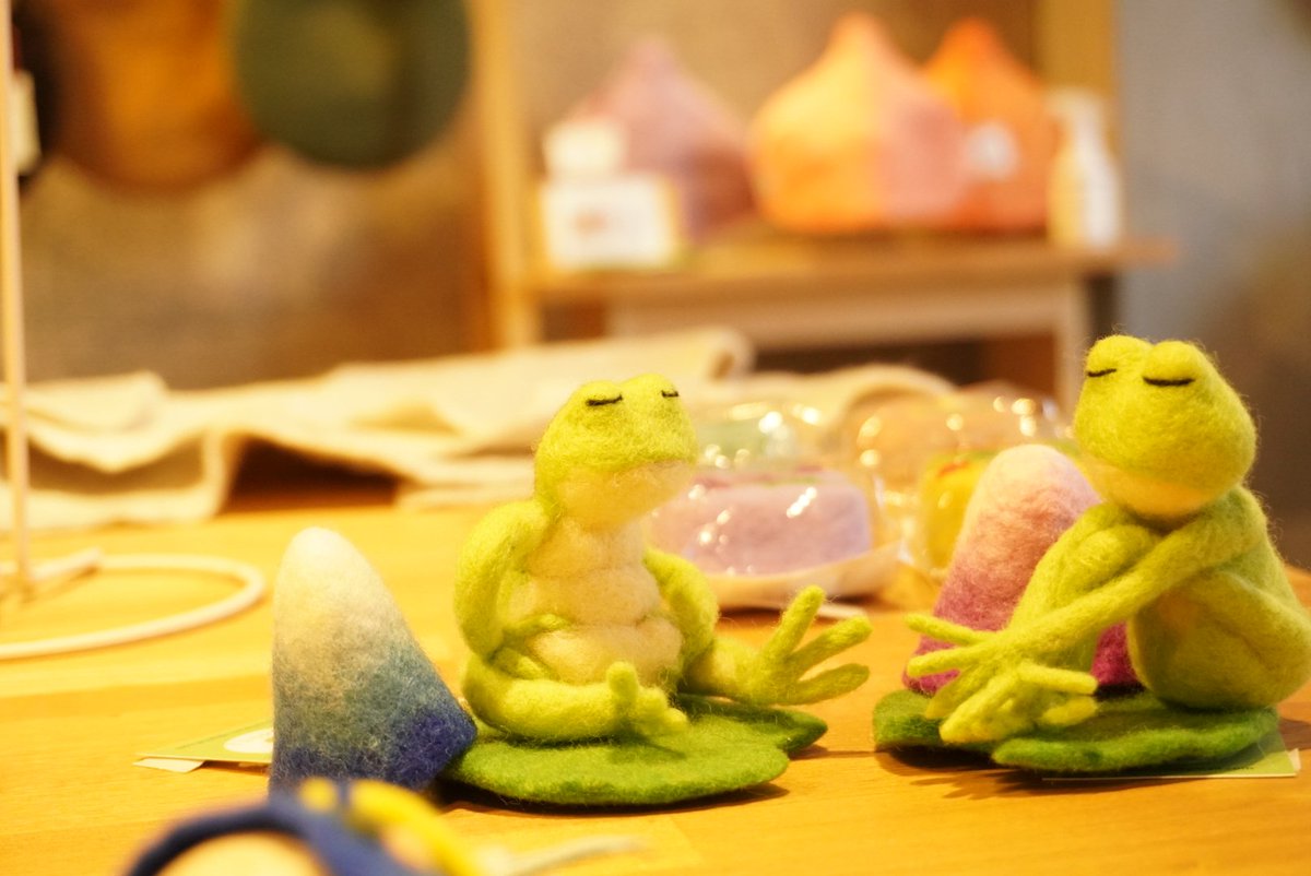 kashymie4's tweet photo. コンパクトに折りたためるサウナハット、ととのうカエルさん、サウナトントゥ、カエルトントゥがお待ちしてます! #サウナ #サウナハット #サウナイキタイ #サウナトントゥ #サウナー #福岡サウナ #羊毛フェルト #feelfelt #羊毛だからできること #日本羊毛フェルト協会 #ひつじの学校 https://t.co/JBUrOJMjOg