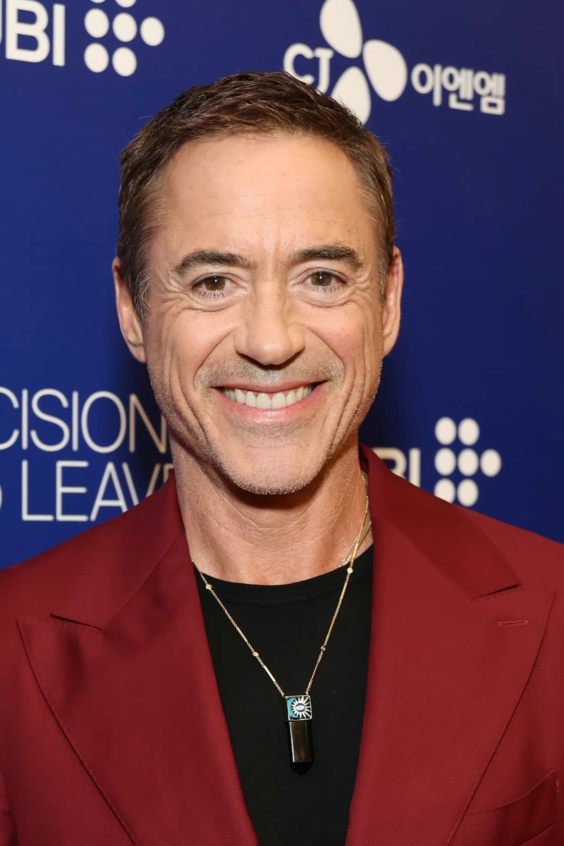 TeamDowney1965's tweet photo. NEW!! Robert Downey Jr. and his love of red suit https://t.co/UCVmvs24PU