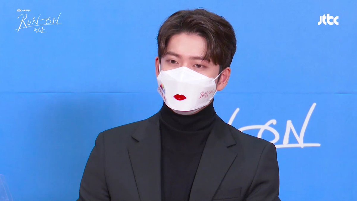 Yun_VV_'s tweet photo. 이러고 얘기할때마다 저 옹졸한 입술이 시강 https://t.co/xXyTqZCZS2