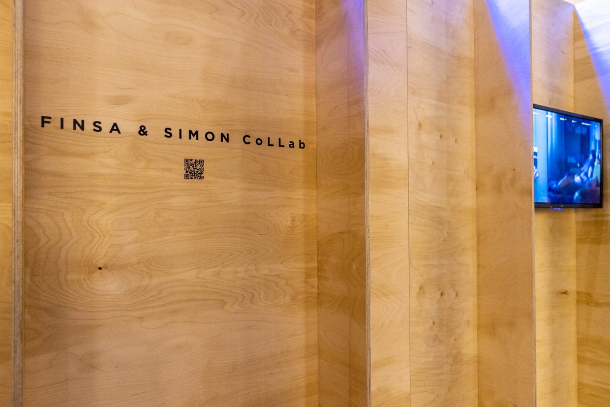 ¡Si os habéis acercado a nuestro stand de <a href="/interihotel/">interihotel</a> habréis visto la #SimonXFinsaColab!

👉 Se trata de un sistema modular preinstalado sostenible y de carácter circular que incorpora la tecnología de conectividad y luz de Simon en los paneles de madera de <a href="/GrupoFinsa/">Finsa</a>.