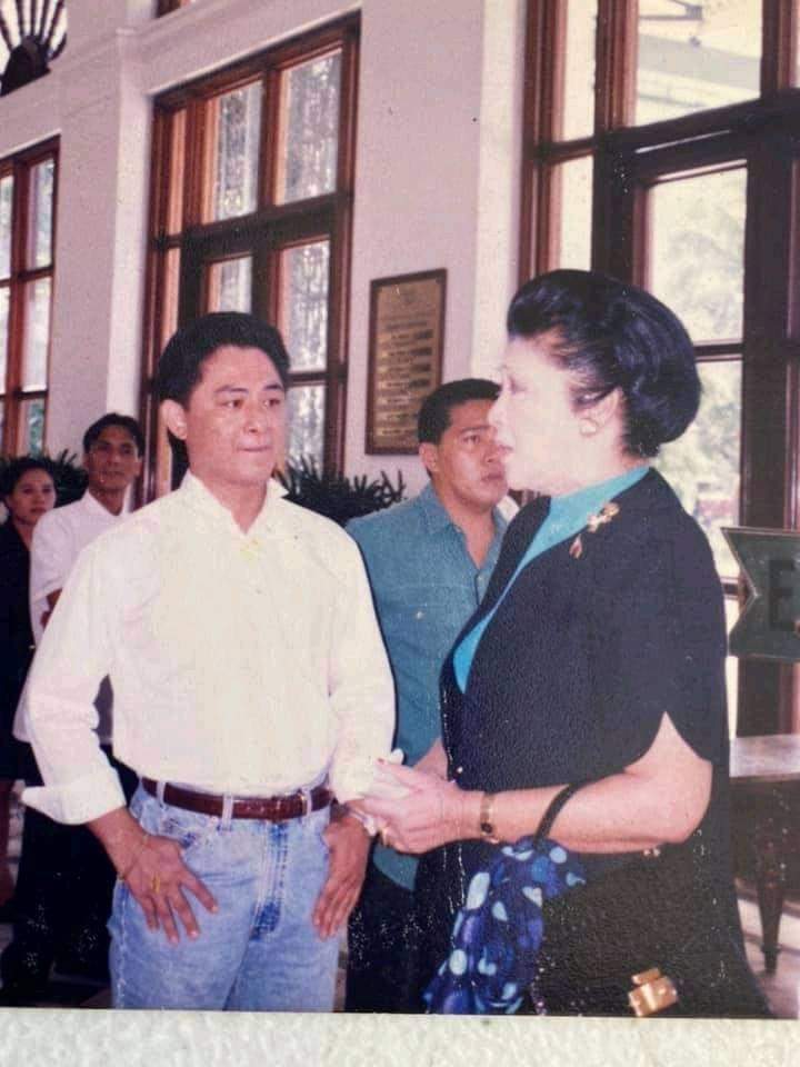 AlfredoGenom's tweet photo. Hi @iamRaoulManuel!

This is Percy Lapid with former First Lady Imelda Marcos.

Sure ka sa paratang mo against PBBM? https://t.co/Bg2YV1M7G5