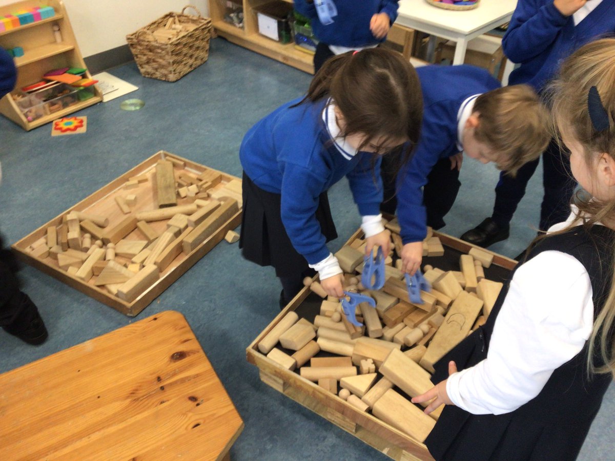 BSNJSV's tweet photo. If you need a friendly face or a helping hand then look no further. F2 children help to play, create, tidy and soothe. #jsvf2 https://t.co/S7hcglrdWu