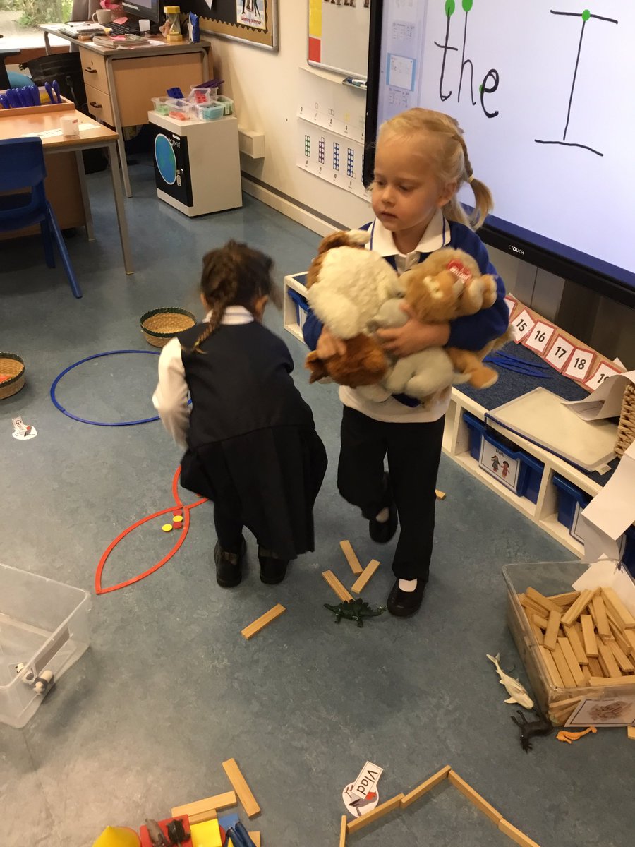 BSNJSV's tweet photo. If you need a friendly face or a helping hand then look no further. F2 children help to play, create, tidy and soothe. #jsvf2 https://t.co/S7hcglrdWu