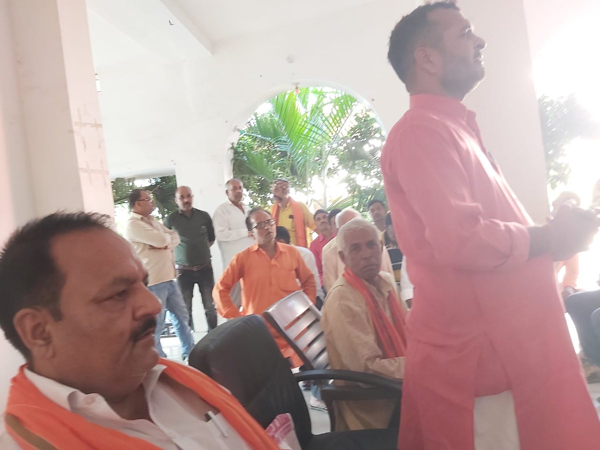 deveshkumarbjp's tweet image. समीक्षात्मक बैठक में सोनपुर के पूर्व विधायक एवं बिहार भाजपा के अनुशासन समिति के अध्यक्ष, श्री विनय सिंह जी, छपरा जिला उपाध्यक्ष, श्री राजेश ओझा जी और श्री जयशंकर बैठा जी, सोनपुर सदर पूर्वी मंडल अध्यक्ष, श्री शिवबचन सिंह जी,प्रदेश कार्यसमिति सदस्य, श्री उपेंद्र सिंह जी उपस्थित रहे