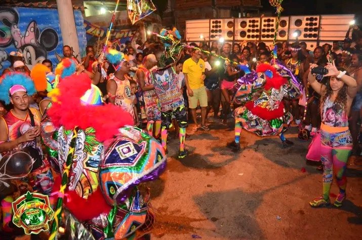 RezendedeMadur2's tweet photo. A Rezende botou baile na congonha.. 🎶🎆🕺🎭🥇🥳 @RezendedeMadur1 #carnaval2017 https://t.co/CJ9JpGR7Va