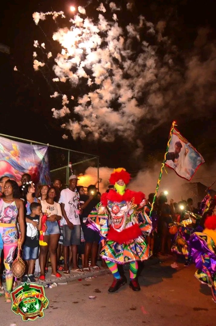 RezendedeMadur2's tweet photo. A Rezende botou baile na congonha.. 🎶🎆🕺🎭🥇🥳 @RezendedeMadur1 #carnaval2017 https://t.co/CJ9JpGR7Va