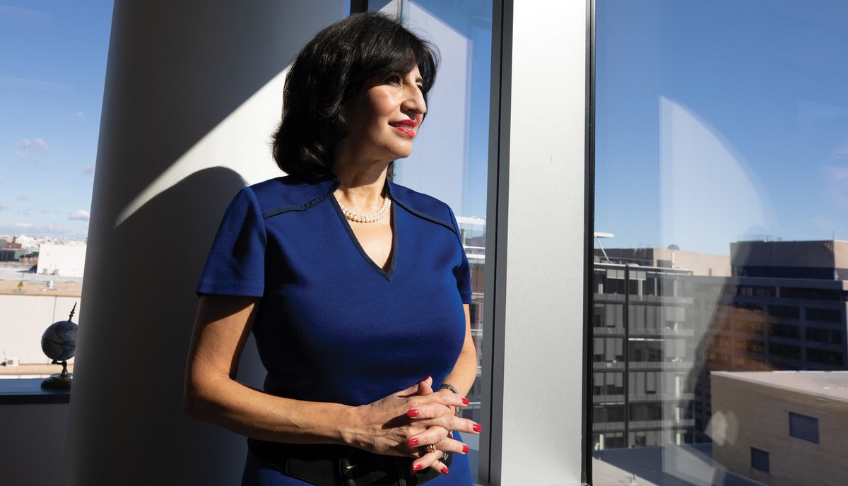 UVALaw's tweet photo. An early tech explosion in D.C. led Liz Espín Stern ’86 to a career in immigration law. Now she’s a managing partner at @Mayer_Brown. #HispanicHeritageMonth https://t.co/xcfYbp7kr6 https://t.co/5OILqYxQBU