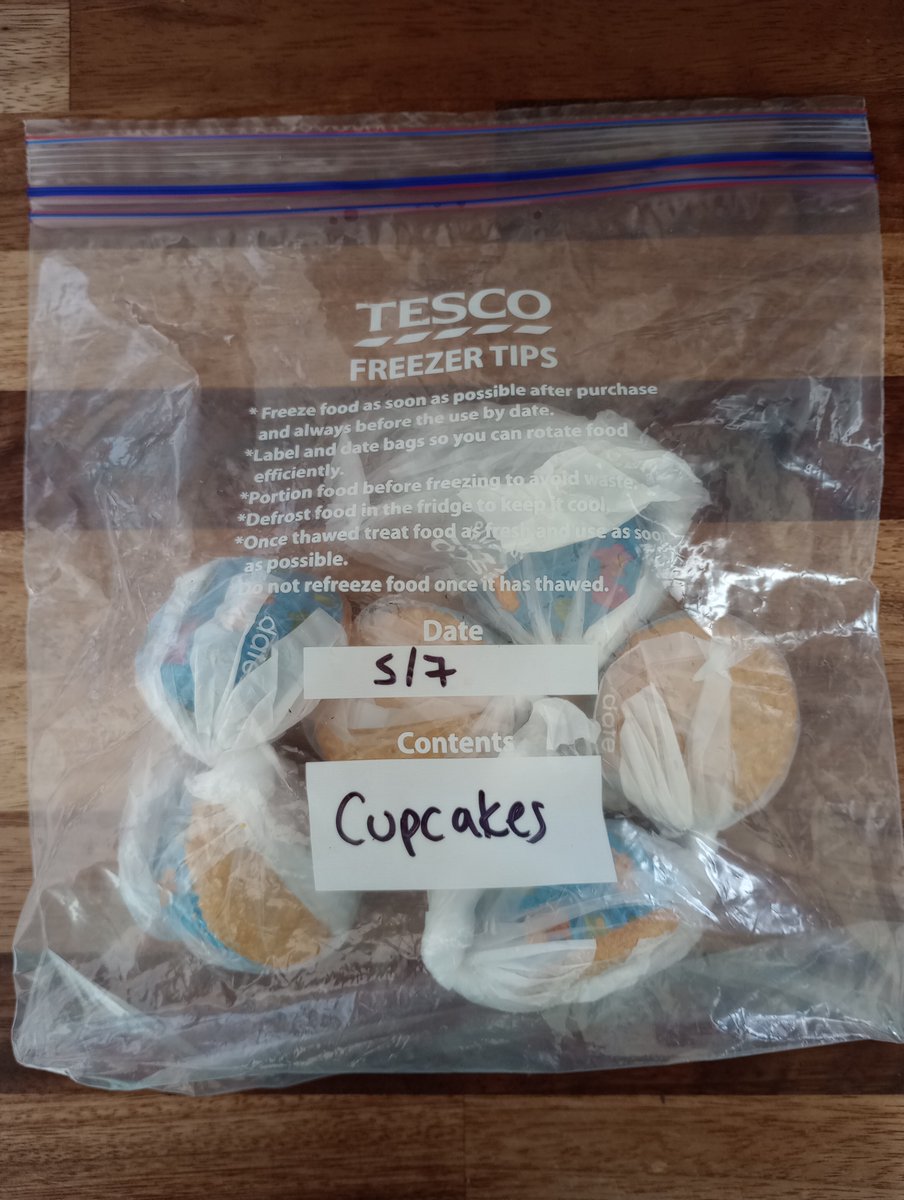 FoodSavvySfk's tweet photo. #DYK you can freeze cakes? Make a batch last longer by putting some aside. Wrap them well &amp; store for up to 3 months. They defrost quickly, ideal for a sweet lunchbox treat or snack. Make an activity of it &amp; decorate them too! More #BacktoSavvy tips at https://t.co/UcxtVUimEp https://t.co/mhnWyDQypk