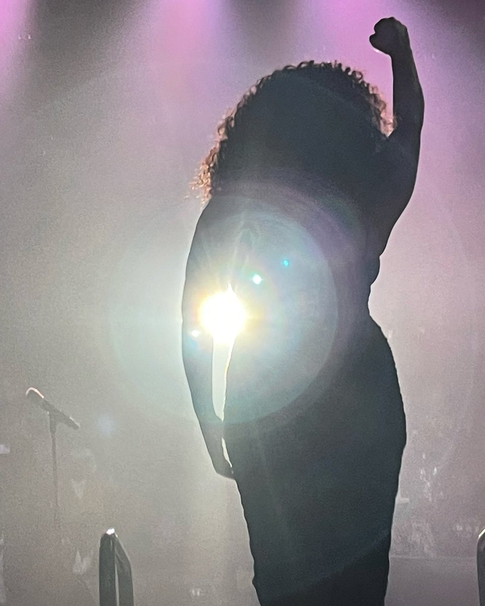 PrettyMill1's tweet photo. I don’t leave the stage without giving the #BlackLivesMatter #FightThePower salute. I am not sure what is wrong with black people who hate the color of their skin… #Kanye.  I love being unapologetic black✊🏾✊🏾 #JamesBrown said it best, “Say it loud, I’m Black and I’m Proud”!✊🏾✊🏾 https://t.co/qX0U0Xm5Dj