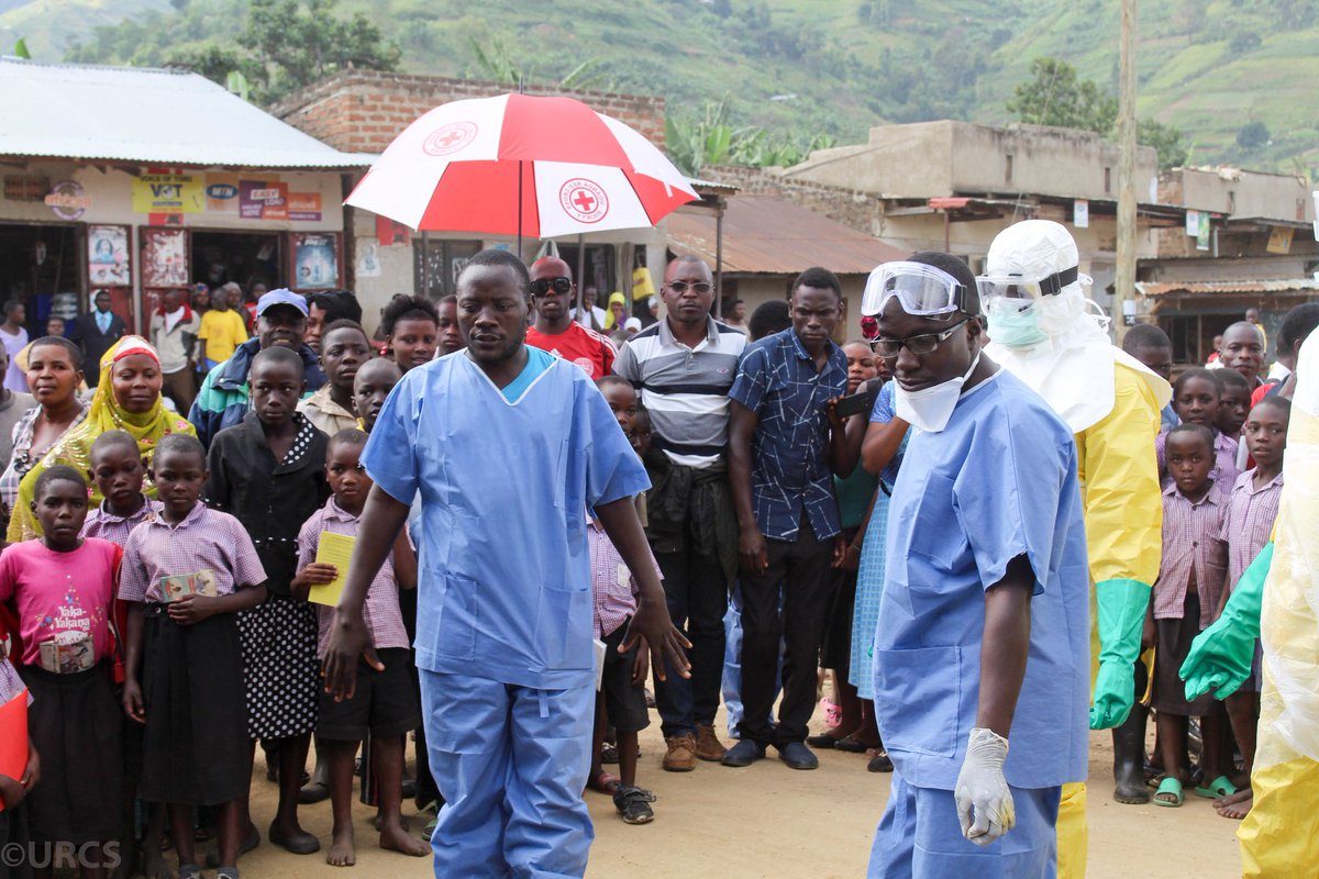 inakasiita1's tweet photo. Since the declaration of the #Ebola outbreak in #Uganda on September 20, the @UgandaRedCross has been working with the @MinofHealthUG to offer timely emergency response to prevent the virus from spreading at community level.
🔴43 cases of Ebola
⚫️29 deaths across five districts. https://t.co/4ym9VxcS12
