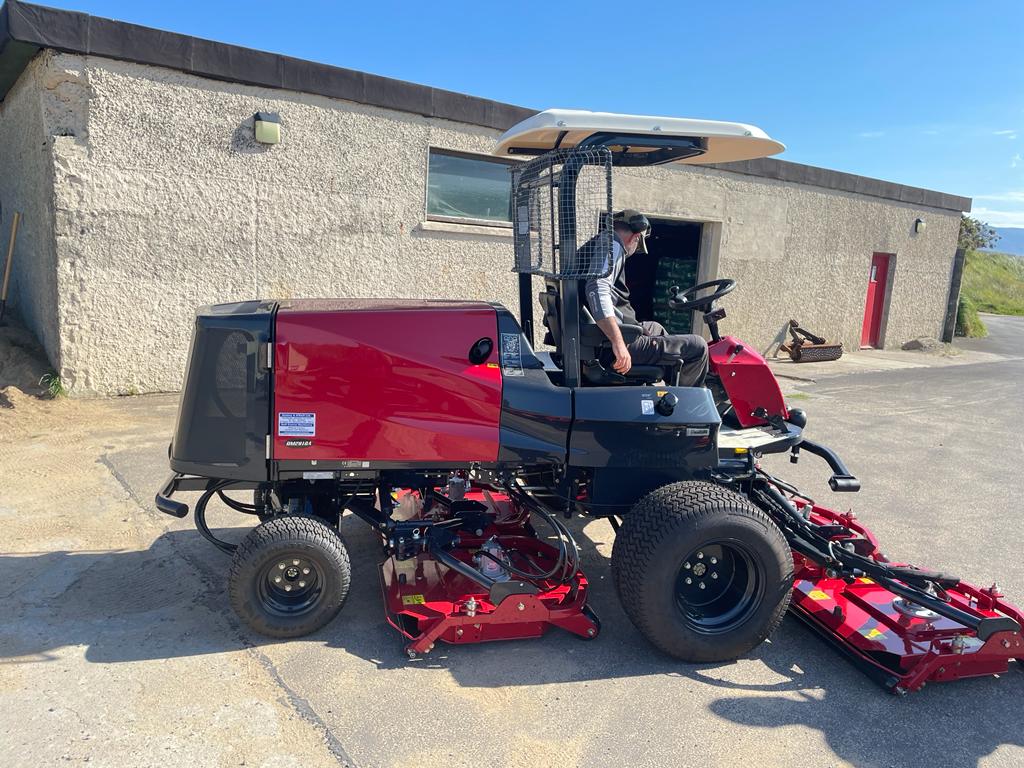 GeaneyL's tweet photo. Another Baroness delivery and a new happy customer!
To arrange a demo or find out more about the GM2810 and our range visit us at https://t.co/Fv2ja9F4Y9 or check out https://t.co/PyUHGn28Iu
#quailtyondemand #greenkeepingire #lessstresswithbaroness #golfequipment #golfgreens https://t.co/POhAzY972C