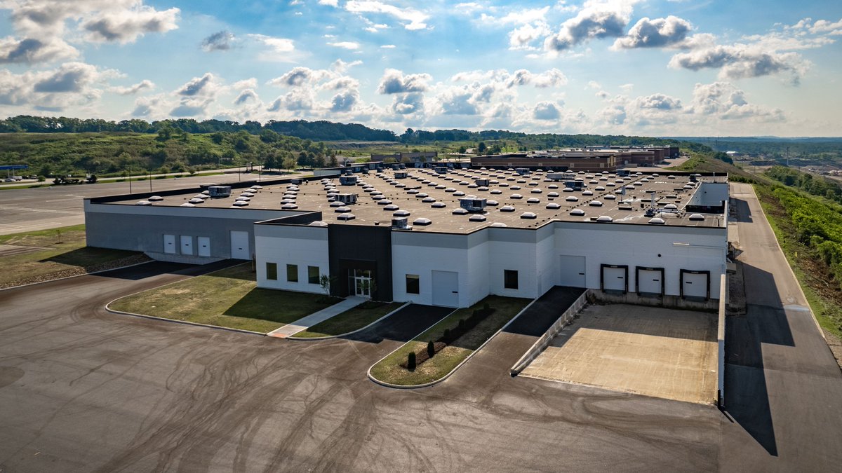 One of the buildings at our Highland Business Park development in Garfield Heights, Ohio. This used to be a Walmart building!
#adaptivereuse #retailconversion