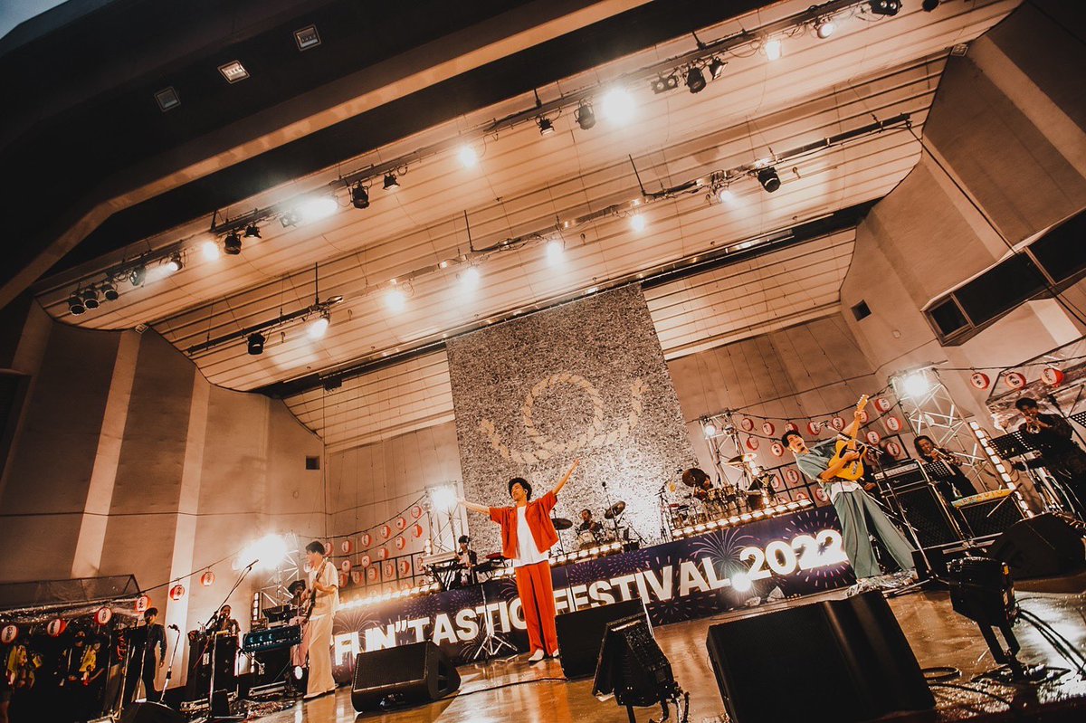 BRADIO_official's tweet photo. 【🎇"FUN"TASTIC FESTIVAL 2022🎇】

大阪城野外音楽堂‼️
みんなのパワーで本番は雨が止み
綺麗な月が顔を見せてくれました🌕

すてきな時間を一緒に過ごしてくれて
ありがとうございました🌈

photo by @nekozephoto 

#BRADIO野音 https://t.co/T1PkPoi5KJ