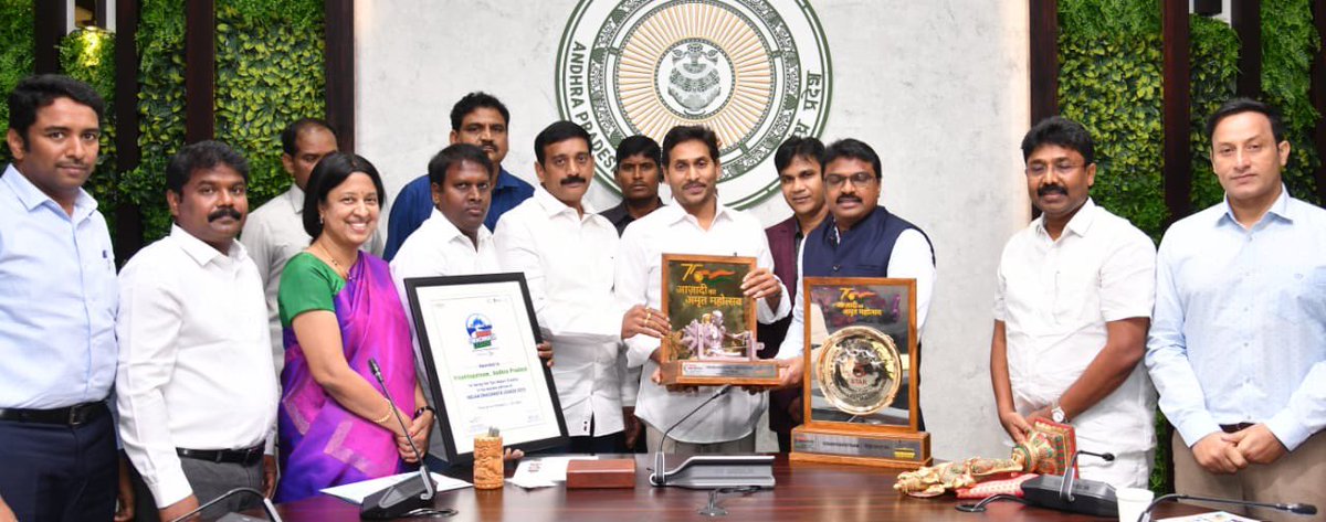 Chief Minister Sri Y S Jagan Mohan Reddy congratulated Visakhapatnam for achieving 4th rank in Swachh Survekshan 2022 and 1st position in Indian Swachhata League. #SwachhSurvekshan2022 #SwachhSurvekshan2022Visakhapatnam