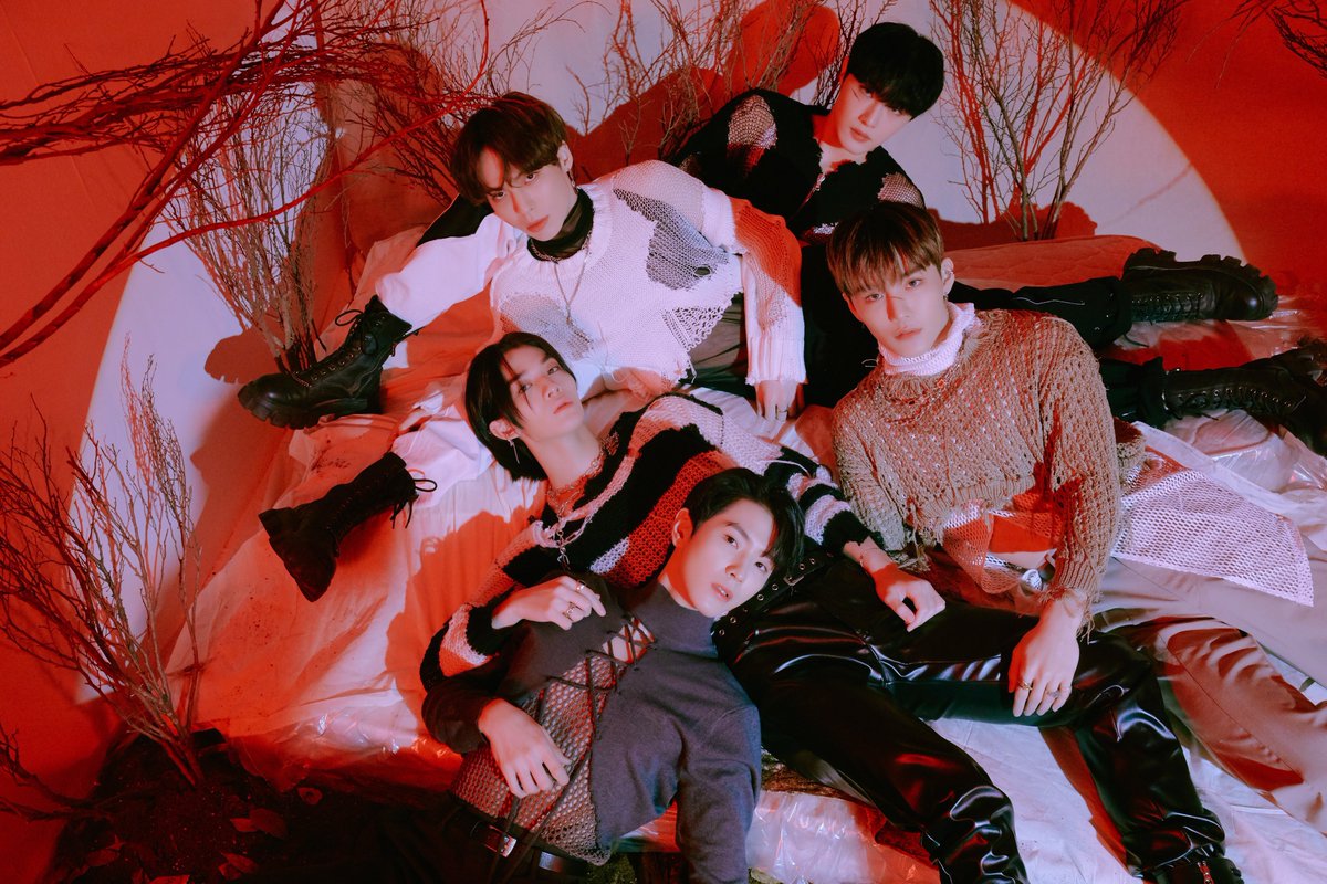 5baeby's tweet photo. #REPLAY_CIX 화보의 좋았던 부분 또 남기러 왔어요 정글을 다시 유니버스 화보로 재현함으로써 성장을 이렇게 지켜보니까 벅차고 눈부셔요✨❤️
현장에서 촬영된 화보 폴라로이드📸 받고 싶어요
✔️@into__universe 팔로우했습니다🫡 https://t.co/LJv6nZQuV8