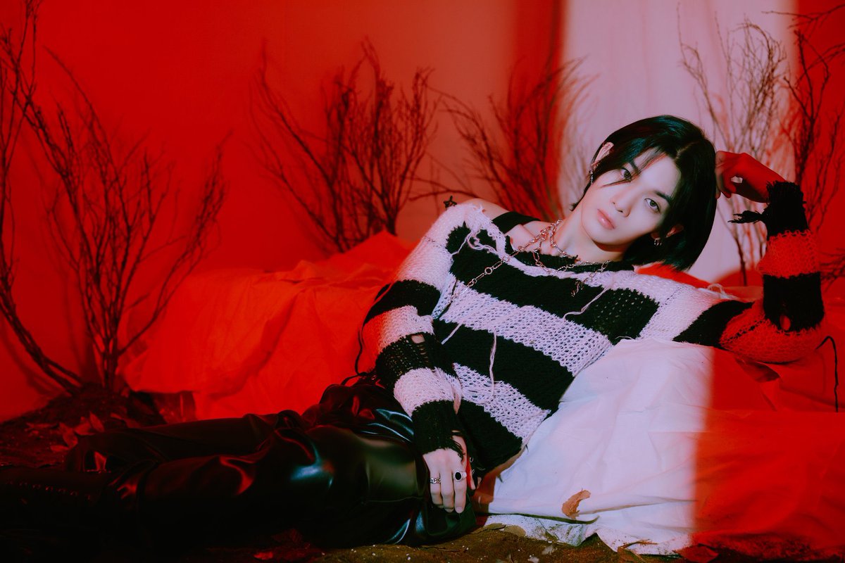 5baeby's tweet photo. #REPLAY_CIX 화보의 좋았던 부분 또 남기러 왔어요 정글을 다시 유니버스 화보로 재현함으로써 성장을 이렇게 지켜보니까 벅차고 눈부셔요✨❤️
현장에서 촬영된 화보 폴라로이드📸 받고 싶어요
✔️@into__universe 팔로우했습니다🫡 https://t.co/LJv6nZQuV8