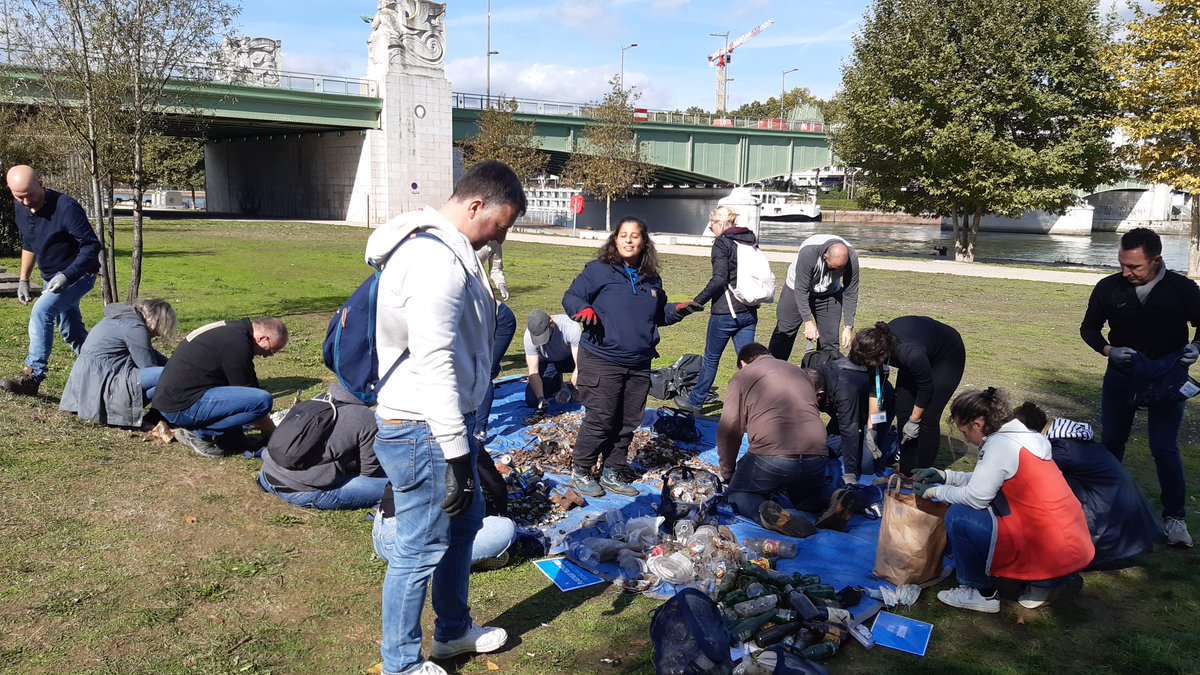 Plus de 40 kg de petits déchets toxiques comme les mégots ne finiront pas dans l’océan grâce à la mobilisation de plus de 20 salariés du @GroupeSNCF avec @WingsoftheOcean aujourd’hui à #Rouen. #MecenatDeCompetences #SEDD2022 #JourneeSolidaireSNCF #PourNousTous,
@FondationSNCF