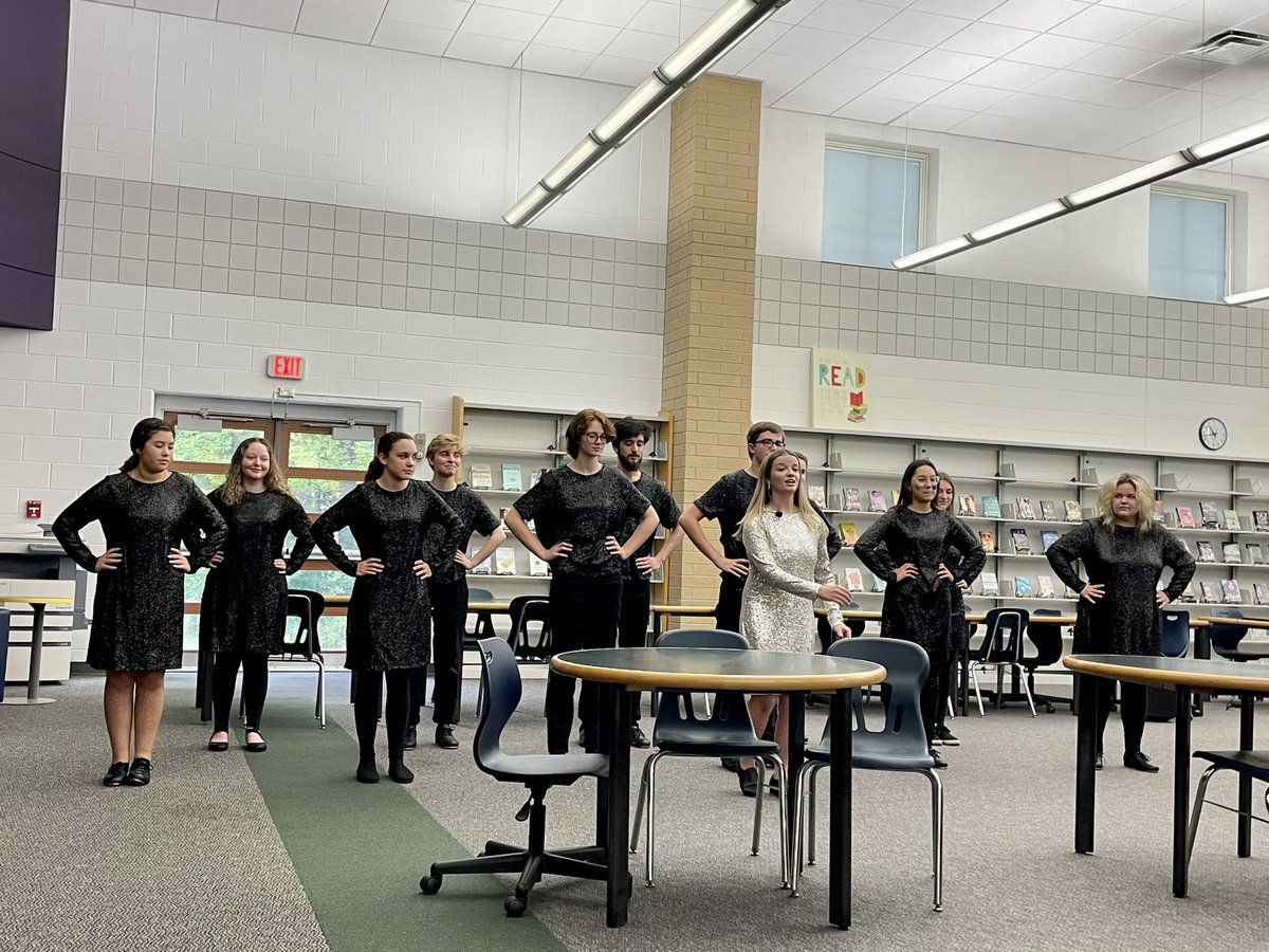 ghhsbucs's tweet photo. 🎤Thank You to some of the Singing In The Rain cast for participating in the Board Retreat. 🎹 https://t.co/rFAPlYF2Ma
