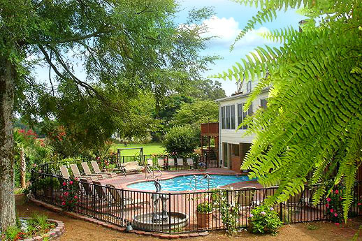 Southern Cross Guest Ranch is a premier year-round guest ranch and horse farm conveniently nestled in Central Georgia's Historic Heartland. ranchseeker.com/Search/Souther…