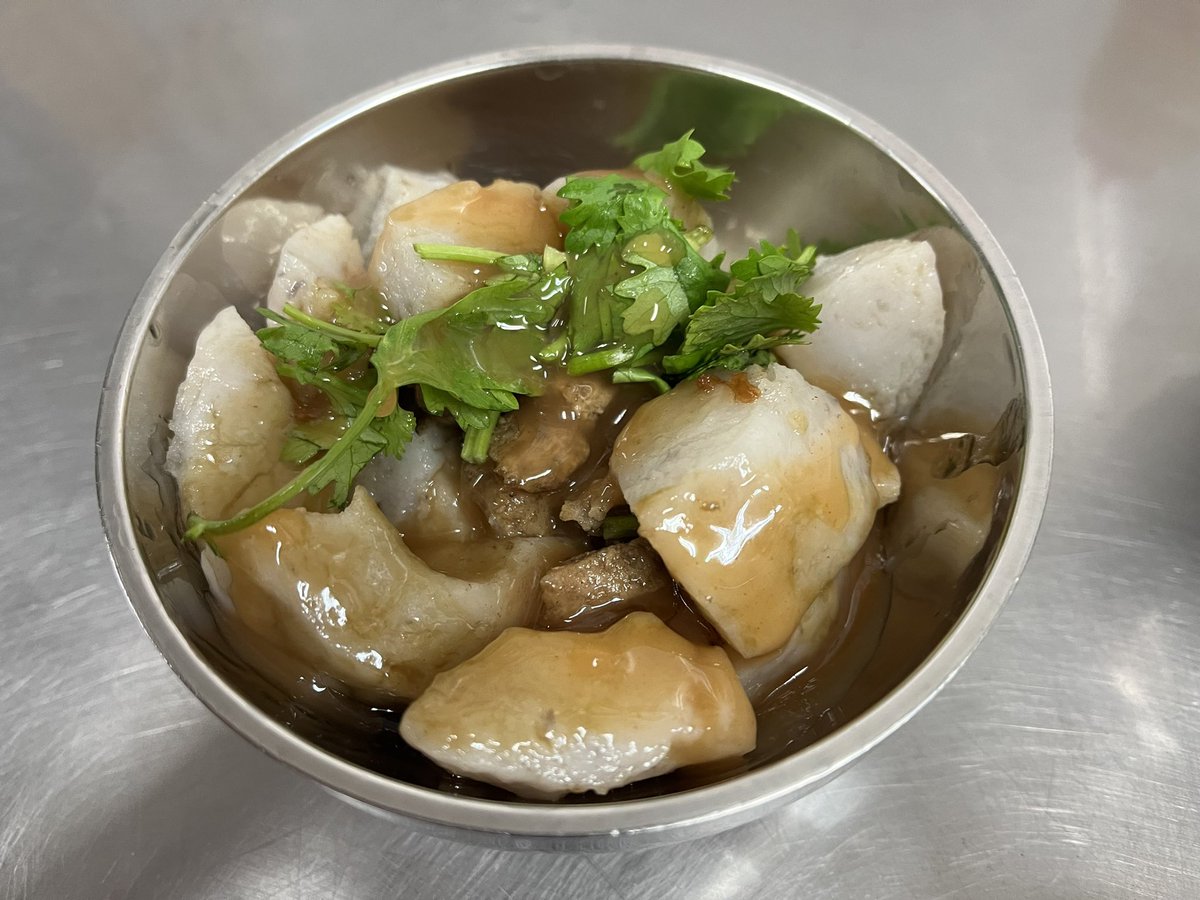 geiwoyujie's tweet photo. 西六碼頭肉圓芋圓，台灣基隆中山，芋香十足芋粿圓及豐富豆干包綜合湯
https://t.co/cgHySeDcnU
#gourmet #foodie #soup #squid #bawan #taro #pork #coriander #keelung #taiwan #グルメ #夜食 #台湾 #美食 #宵夜 #油蔥 #芹菜 #豆干包 #魚丸 #魷魚 #芋粿圓 #豬肉 #香菜 #中山 #基隆 #台灣 #旅者roody https://t.co/hNxtWtYBlV