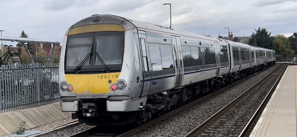 PlatformEdge1's tweet image. Bicester Village ✅

Some class 168s at Bicester Village #Class168