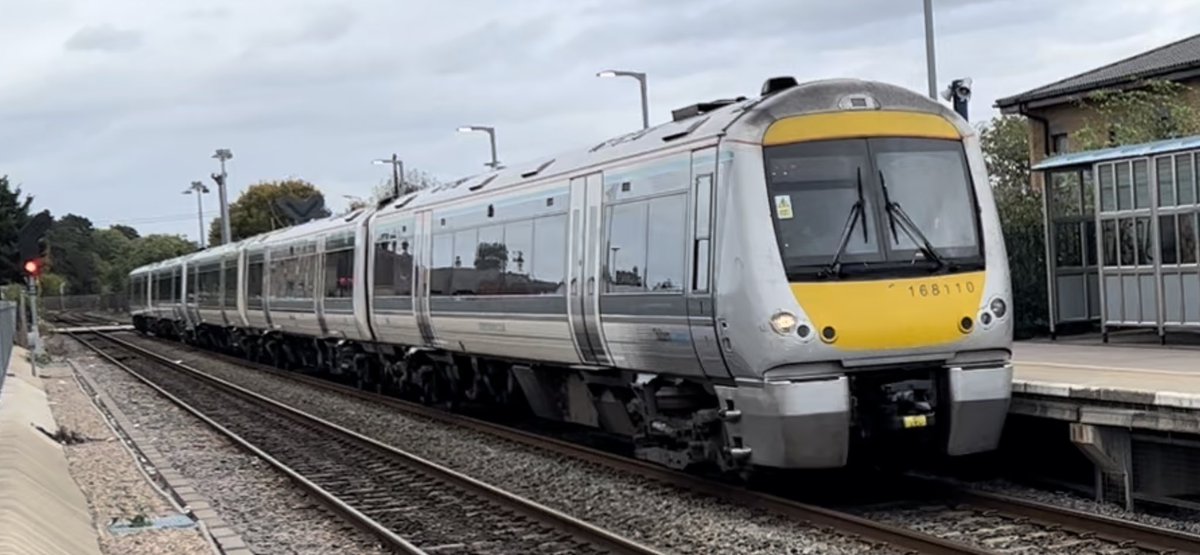 PlatformEdge1's tweet image. Bicester Village ✅

Some class 168s at Bicester Village #Class168