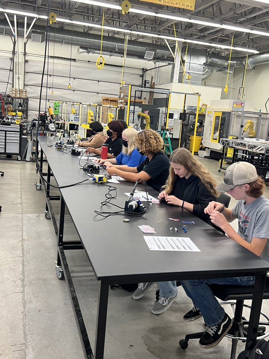 FSUSD_ECHS's tweet photo. We would like to thank Professors Douglas Green and Karen Cook for hosting Early College High School students in their labs and teaching them about the Industrial Technology and Maintenance Technician courses that are offered here at @solanocommcolle https://t.co/2Ms34KtBAX