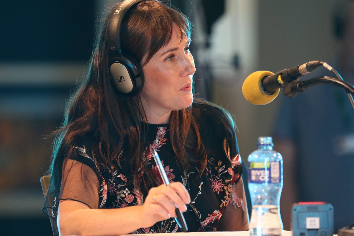 RTERnaG's tweet photo. 2 ainmniúcháin againn ar an ngearrliosta do Chraoltóireacht le Gaeilge anocht @IMRORadioAwards 

@IrisAniar le @FNeachtain @Treasa_B &amp; @MainneNa 

Agus an clár faisnéise Ogie faoi Ogie Ó Dufaigh @monaghangaa le @MichelleNicGria &amp; @aimsiufior 

Go n-éirí leis na hiarrthóirí ar fad https://t.co/Bjbskq36qV