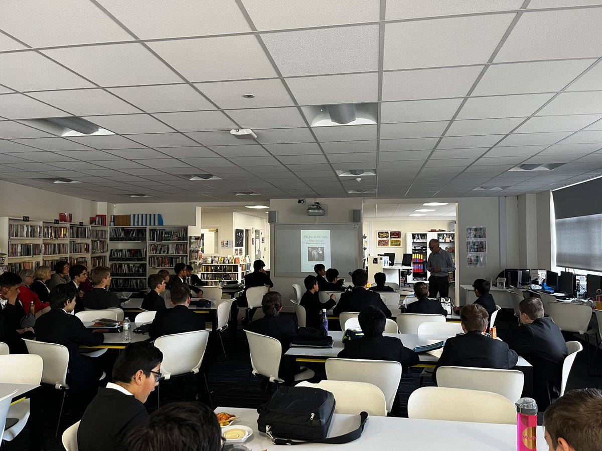 JHGSHistory's tweet image. Thank you to Gerry Hahlo who spoke to staff and students today about his Father’s experience as a Kindertransport child and his Grandfather’s role in WW1 #BeMoreInvolved #BeMoreKnowledgeable @JHGSHW