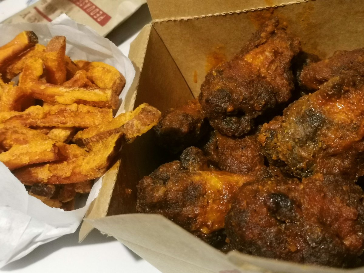 yasmeenhelwani's tweet photo. Thank you @PigeonUltraApp for coming through for me today. It's wing night tonight with food from @thewingmangh and I love how #PigeonUltra uses safety seals on the food packaging 💖 https://t.co/8qa0nKL8Xn
