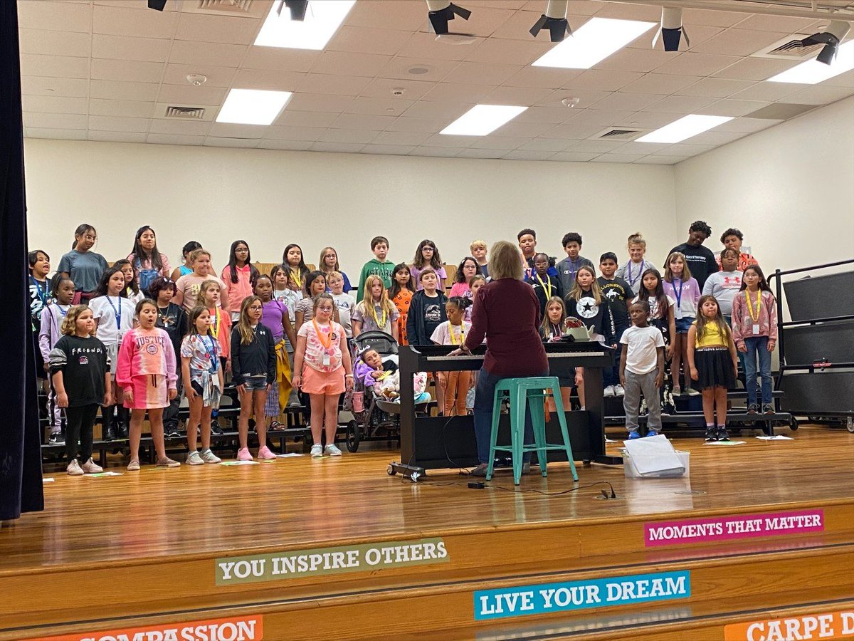 High Country ES starting their choir year off with a huge turnout! Very exciting to see so many future HMS Hawk and SHS Rough Rider singers! Kudos to director Kim Fritz. #ThisIsSaginaw #Futureisbright