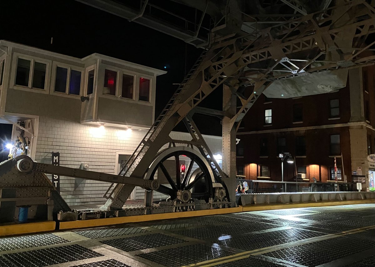 ECMGlobal's tweet photo. Thanks to @HexagonMI #lasertracker technology, ECM is able to quickly and efficiently take #measurements of #drawbridges like this #MysticRiverBasculeBridge to ensure continued #structuralsupport and #safety for incoming #boat traffic.🛥🛳🚢🛥
Can you spot the tracker? 👀👇 https://t.co/HhymdH4AmS