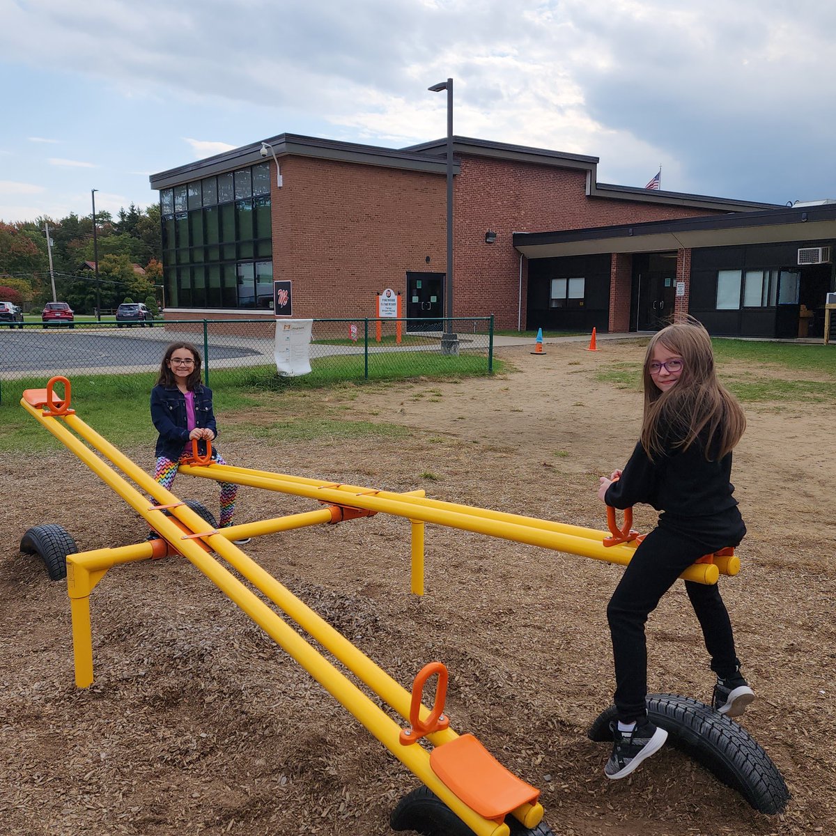 Some friends from Mrs. Kueblers class are enjoying their extra recess that they earned in the cafeteria challenge! <a href="/MohonCSD/">MohonCSD</a> #mohonproud #Pinewoodproud