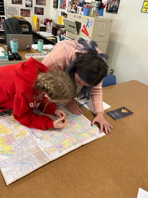 DLPublicSchools's tweet photo. 7th graders in Language Arts are using old school maps of Minnesota to track where the characters have traveled in our novel Memory Boy by Will Weaver. So fun and kind of frustrating for them. #sailsup #7thgraders #memoryboy
@will__weaver https://t.co/JMVIJyddxF