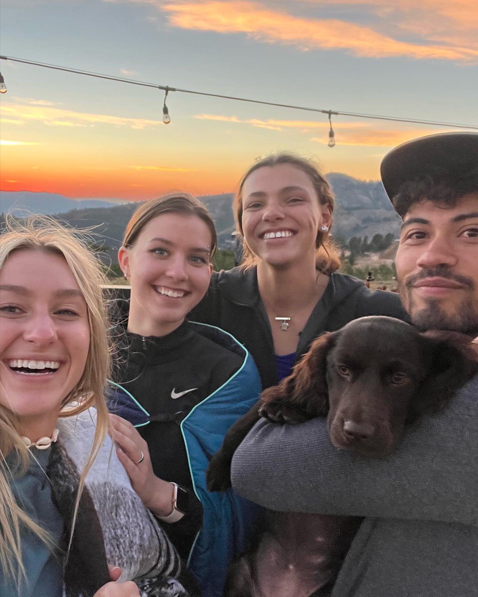 devers_jasmine's tweet photo. Forgot that I had a Twitter, but life in Utah has been such a blast 🤍 So thankful for these people for helping me through removing toxic people and trauma that accompanied me during my first 2 years of college. This has definitely been one of the happiest years of my life🤍 https://t.co/dB6x3KEKGM