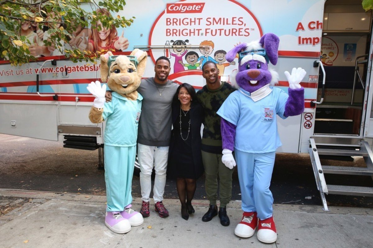 BurnsEnt's tweet image. Happy #WorldSmileDay! 😁

We've been lucky to partner @Colgate with amazing talent over the years for their Bright Smile, Bright Future Initiative, @RashadJennings, @TeamVic, @BCarr39, @Yarashaahidi and @chinamcclain, just to name a few! 

#ColgateSmile #partnerships #marketing