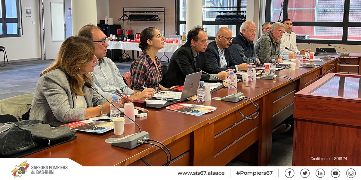 sdis67's tweet photo. Aujourd’hui, @F_Bierry, président du #CASIS67, le contrôleur général R. Cellier, #DDSIS67 et M. Galy, directeur du @CHRUStrasbourg #SAMU67, étaient à #Annecy pour une visite et une présentation de la plateforme commune d’appels☎️Merci au @SDIS74 et au #SAMU74 pour leur accueil. https://t.co/rCt8HWaHYp