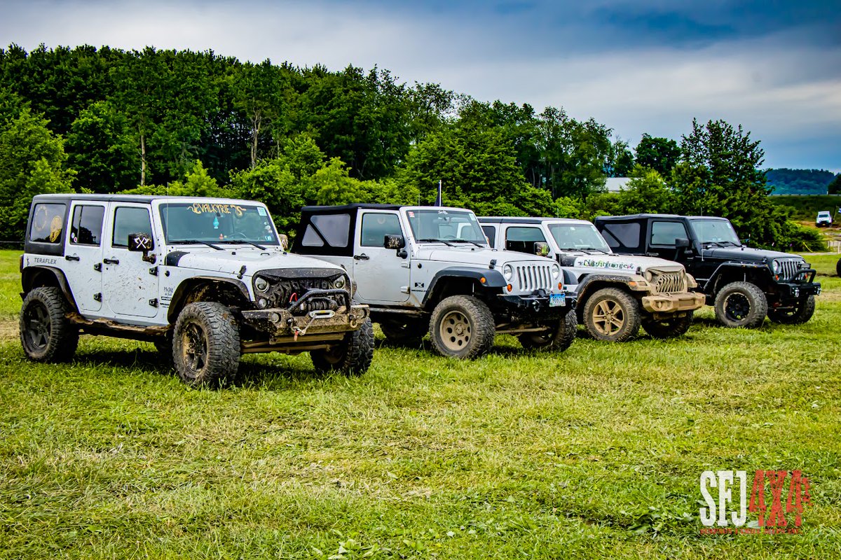 ⚠️It's tag a friend #FRIDAY 👉 Tag a #Jeep friend and post up some 📷