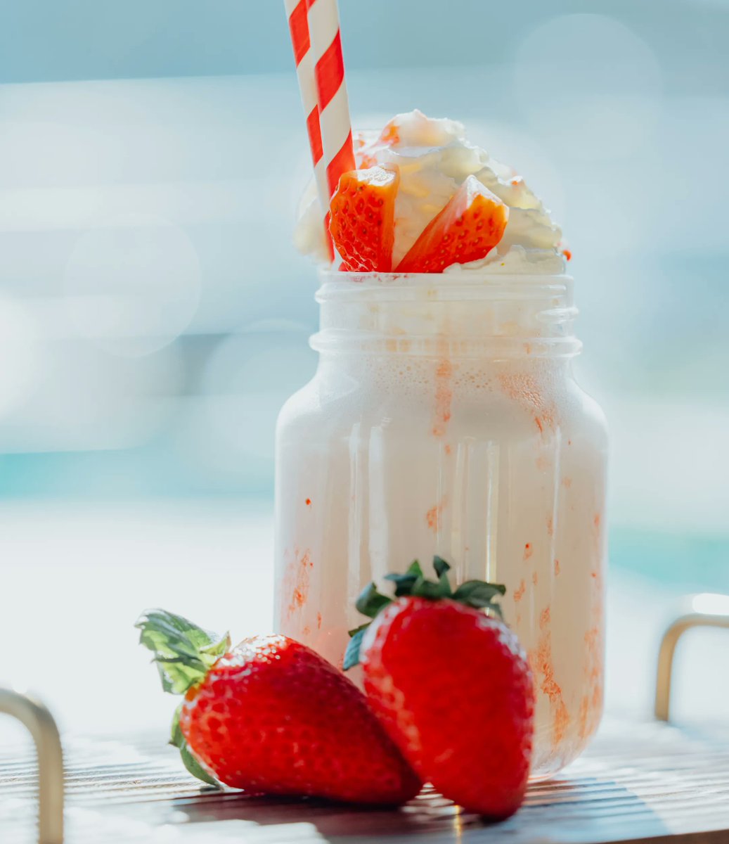 A freshly made strawberry milkshake to start the day🍓

Take a look at our Milkshake options here

📲 handmadeburgerco.co.uk/menu
