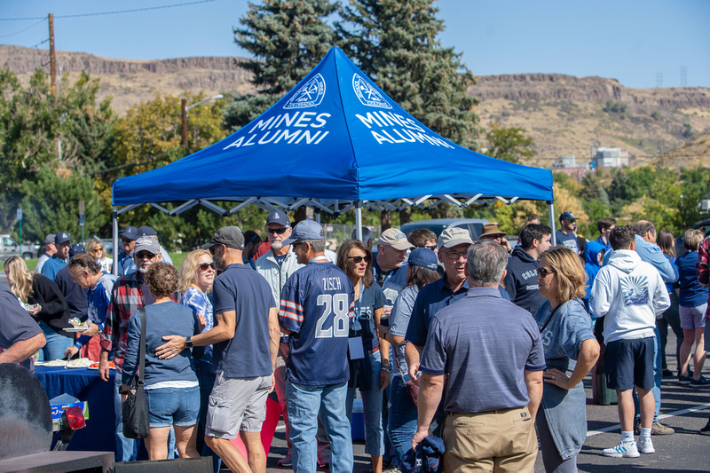 MinesAdmissions's tweet photo. Happy Homecoming Orediggers! We can't wait for a weekend of fun - the comedian and bonfire tonight, and the 5k, street fair, football game, and concert tomorrow! See y'all out there! #FutureOredigger https://t.co/b7Hp2JvLNe