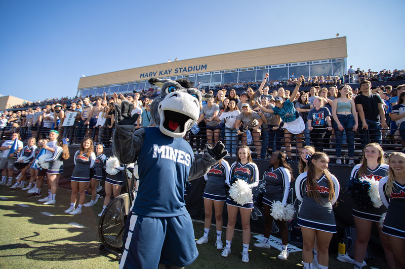 MinesAdmissions's tweet photo. Happy Homecoming Orediggers! We can't wait for a weekend of fun - the comedian and bonfire tonight, and the 5k, street fair, football game, and concert tomorrow! See y'all out there! #FutureOredigger https://t.co/b7Hp2JvLNe