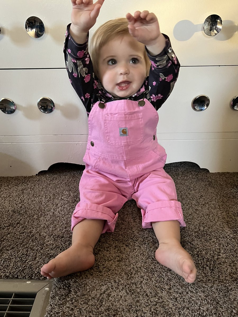jhozack's tweet photo. Hard to believe this little rancHer is a year old today. Happy Birthday Pearl. #growingtofast https://t.co/HaEtHpdiRD