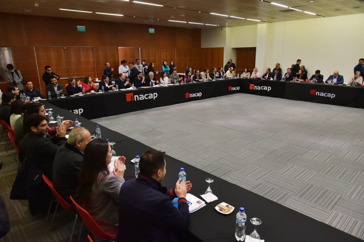 ServiuMaule's tweet photo. Masiva asistencia de alcaldes #regióndelMaule a presentación #PlanEmergenciaHabitacional con ministro @Minvu @carlosmontestwt, directora SERVIU @Nebenka_ seremi @minvumaule Rodrigo Hernández. Ediles agradecieron diálogo, la cohesión y despliegue territorial de nuestros equipos. https://t.co/G2xH3PaEt6