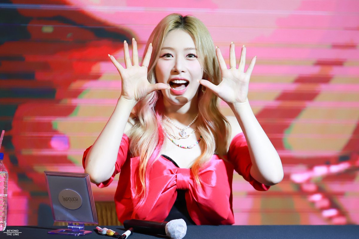 Beyond_TheLine_'s tweet photo. 220827 팬싸인회
완전소중한 헤즈의 행복한 하루~🎉🎊

#HAPPY_Hezz_Day
#Hezz #헤즈
#홍의진 #HONGEUIJIN https://t.co/jg0VCfD5vY